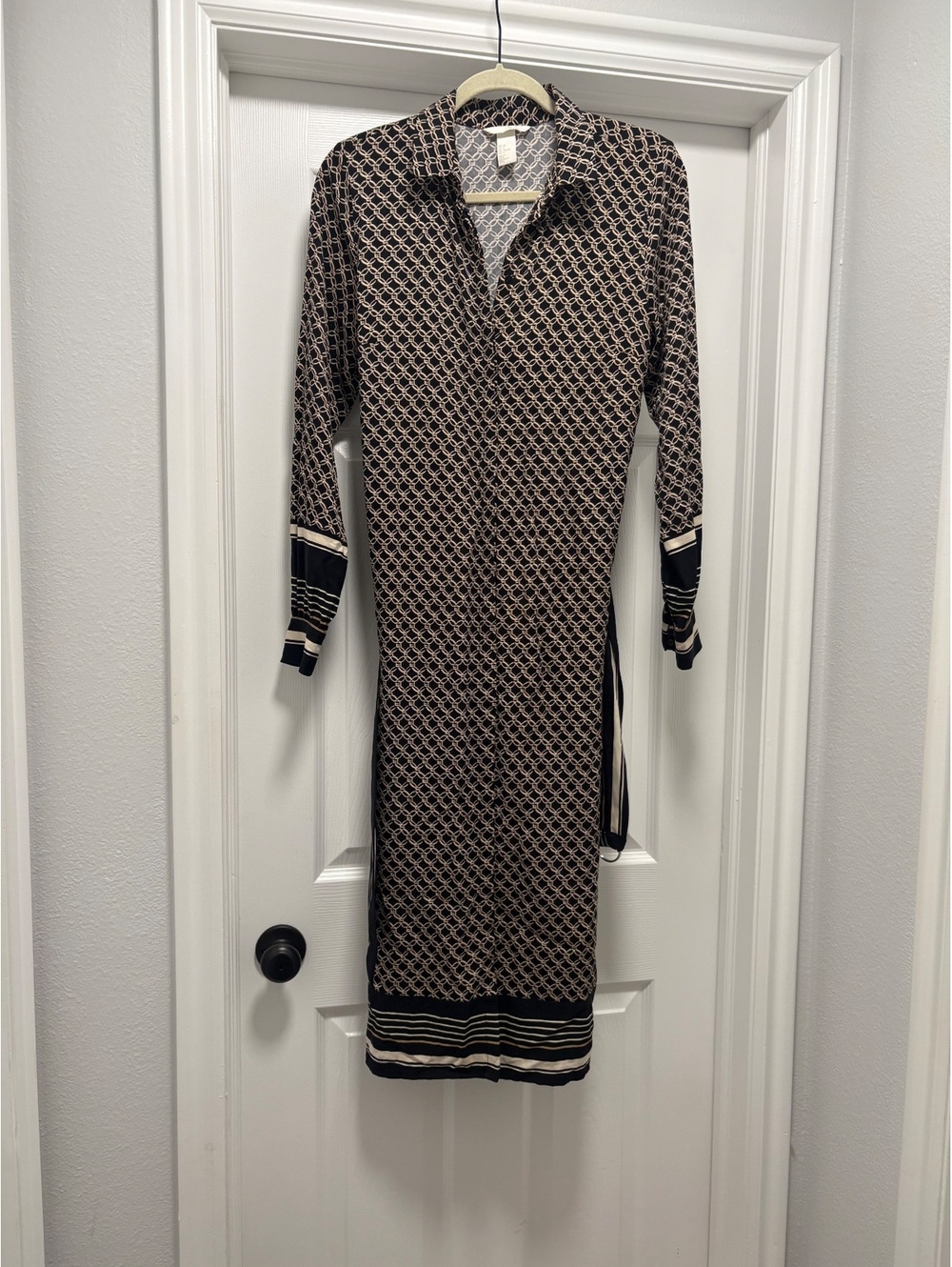 H&M Long Sleeve Midi Dress w/Belt Black and Beige Pattern